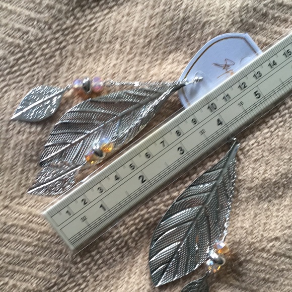 NWT ✨ Leaf Dangle Earrings!! - Picture 3 of 4